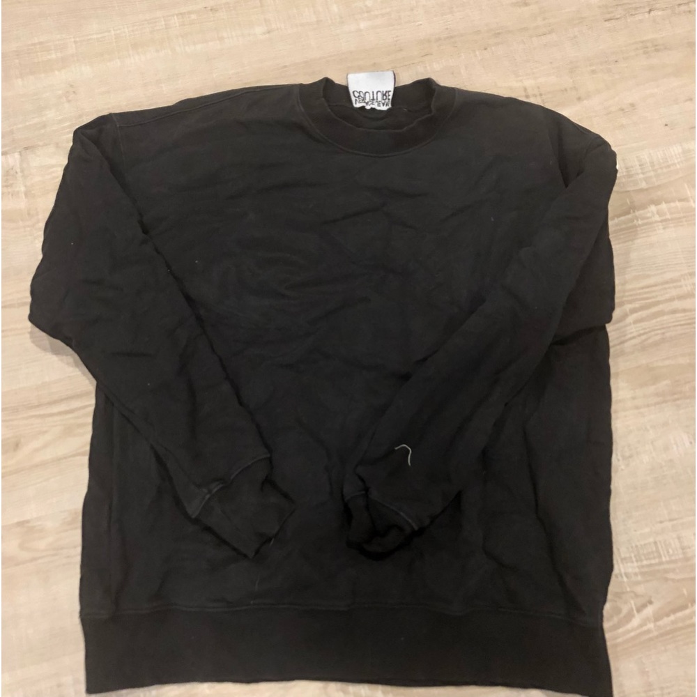 Black sweatshirt